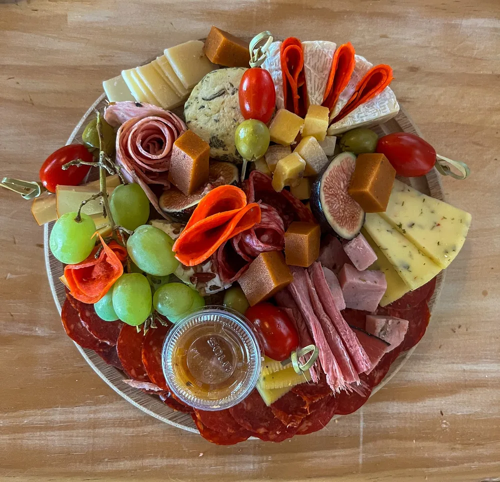 Tabla de quesos y carnes frías